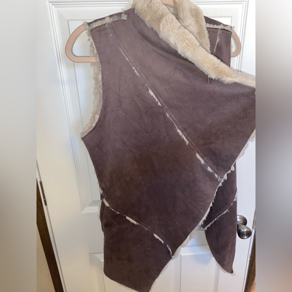 Faux Fur Vest - Picture 5 of 7